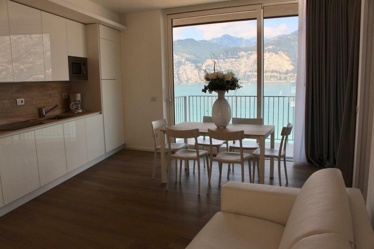 My Lake Apartments Мальчезине Экстерьер фото